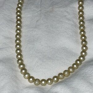 Vintage gold tone 22” creamy pearl bead strand hidden slide pearl clasp